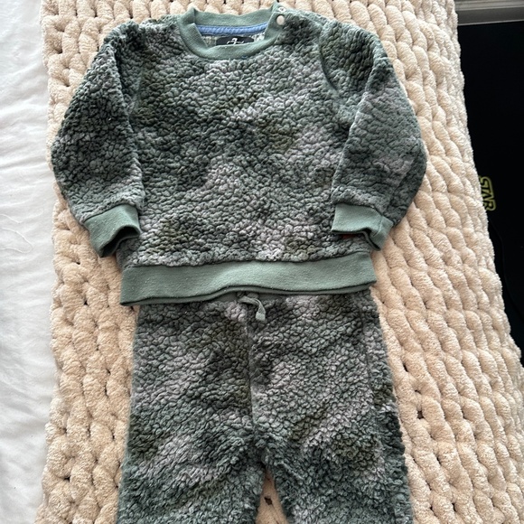 7 For All Mankind Other - 7 For All Mankind Camouflage (sherpa) Outfit size 18M (18 months)